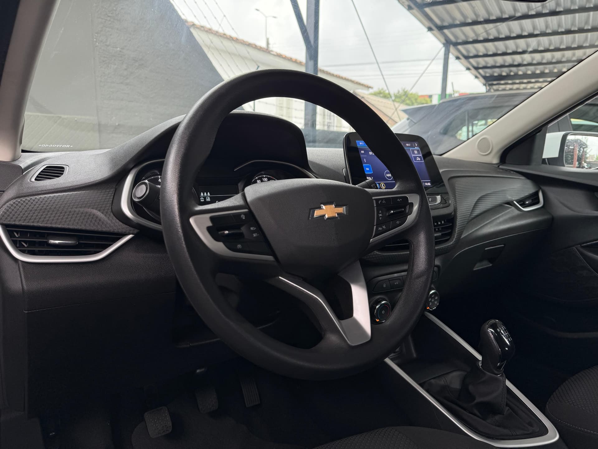 ONIX HATCH LT 1.0 12V Flex 5p Mec. - Imagem 3