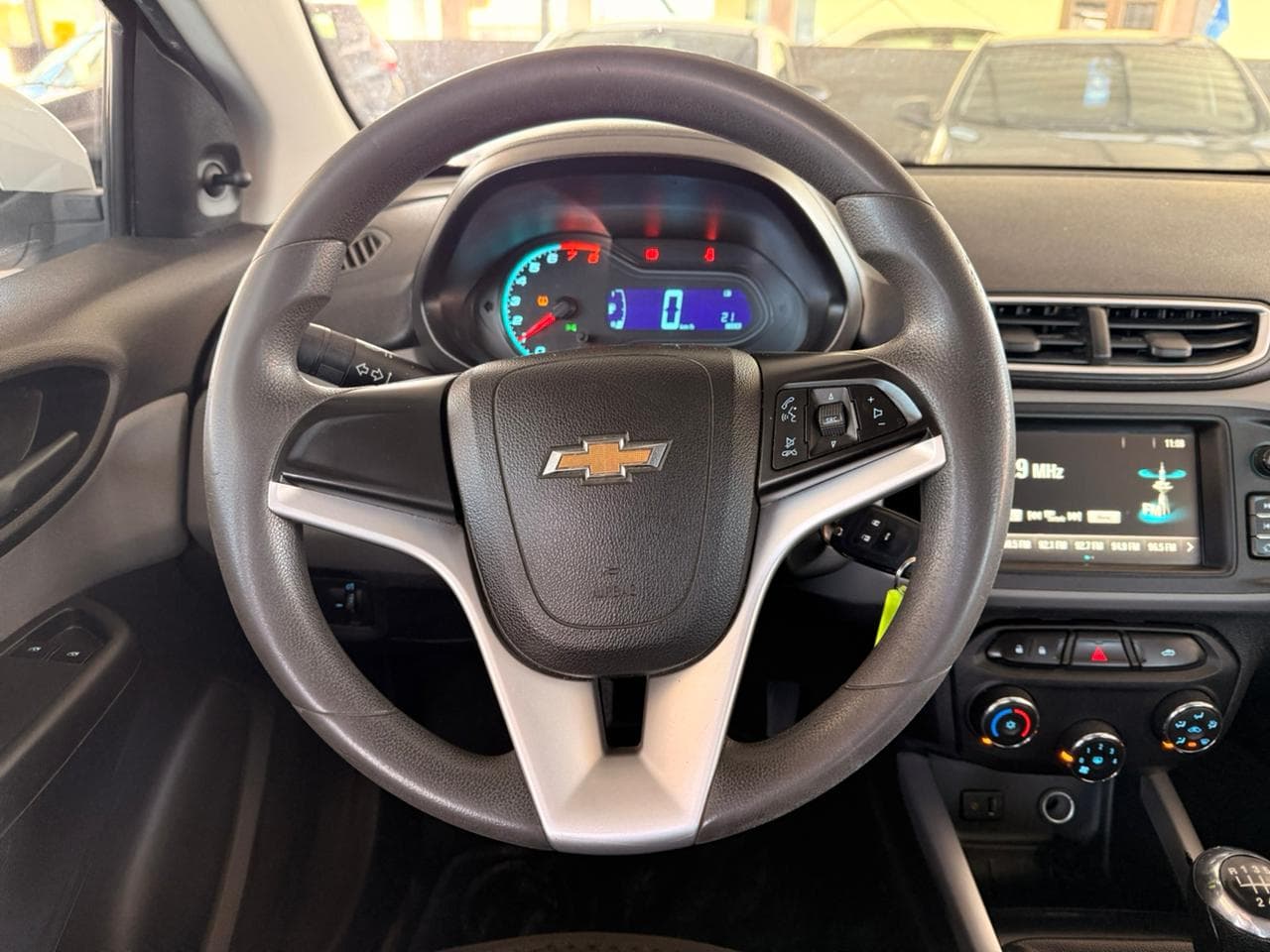 ONIX HATCH LT 1.0 8V FlexPower 5p Mec. - Imagem 6