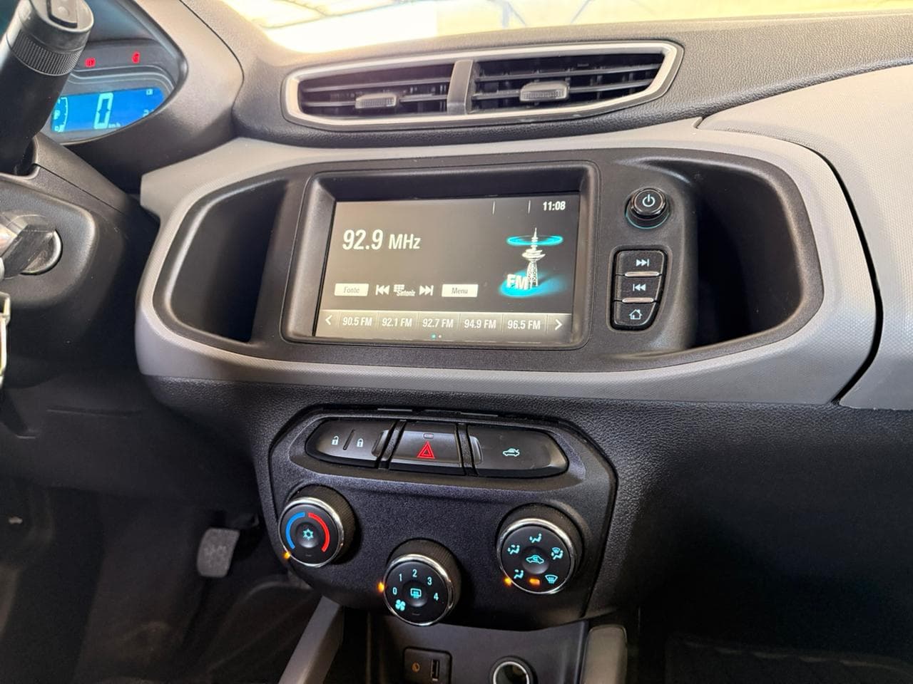 ONIX HATCH LT 1.0 8V FlexPower 5p Mec. - Imagem 7