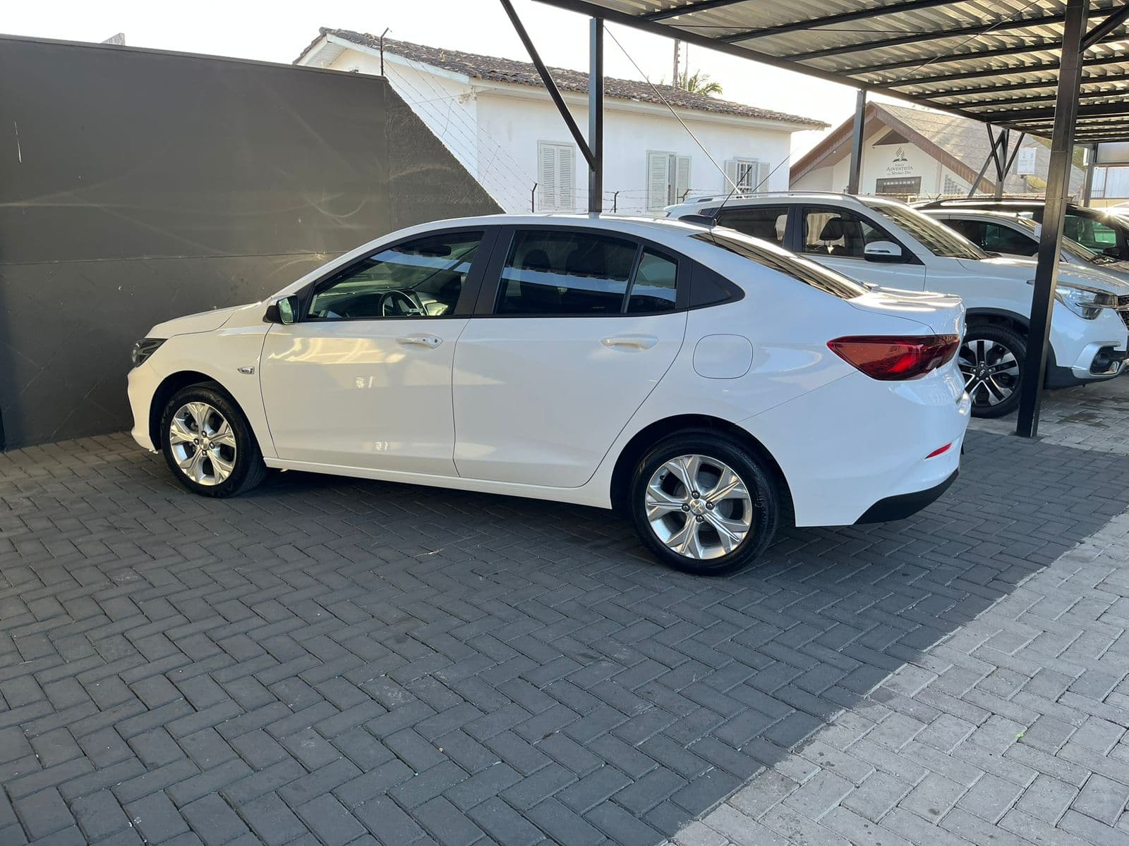 ONIX SEDAN Plus LTZ 1.0 12V TB Flex Aut. - Imagem 8