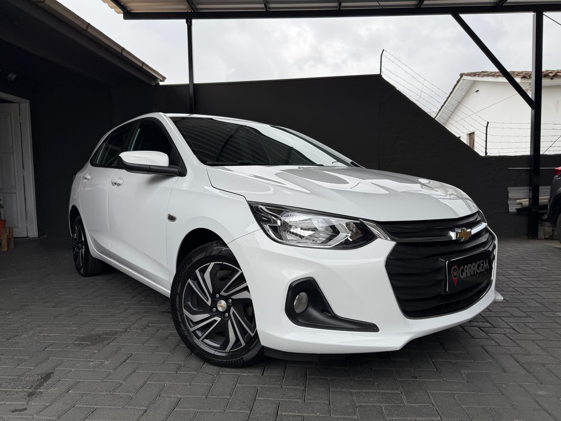 ONIX HATCH LT 1.0 12V Flex 5p Mec. - Imagem 2