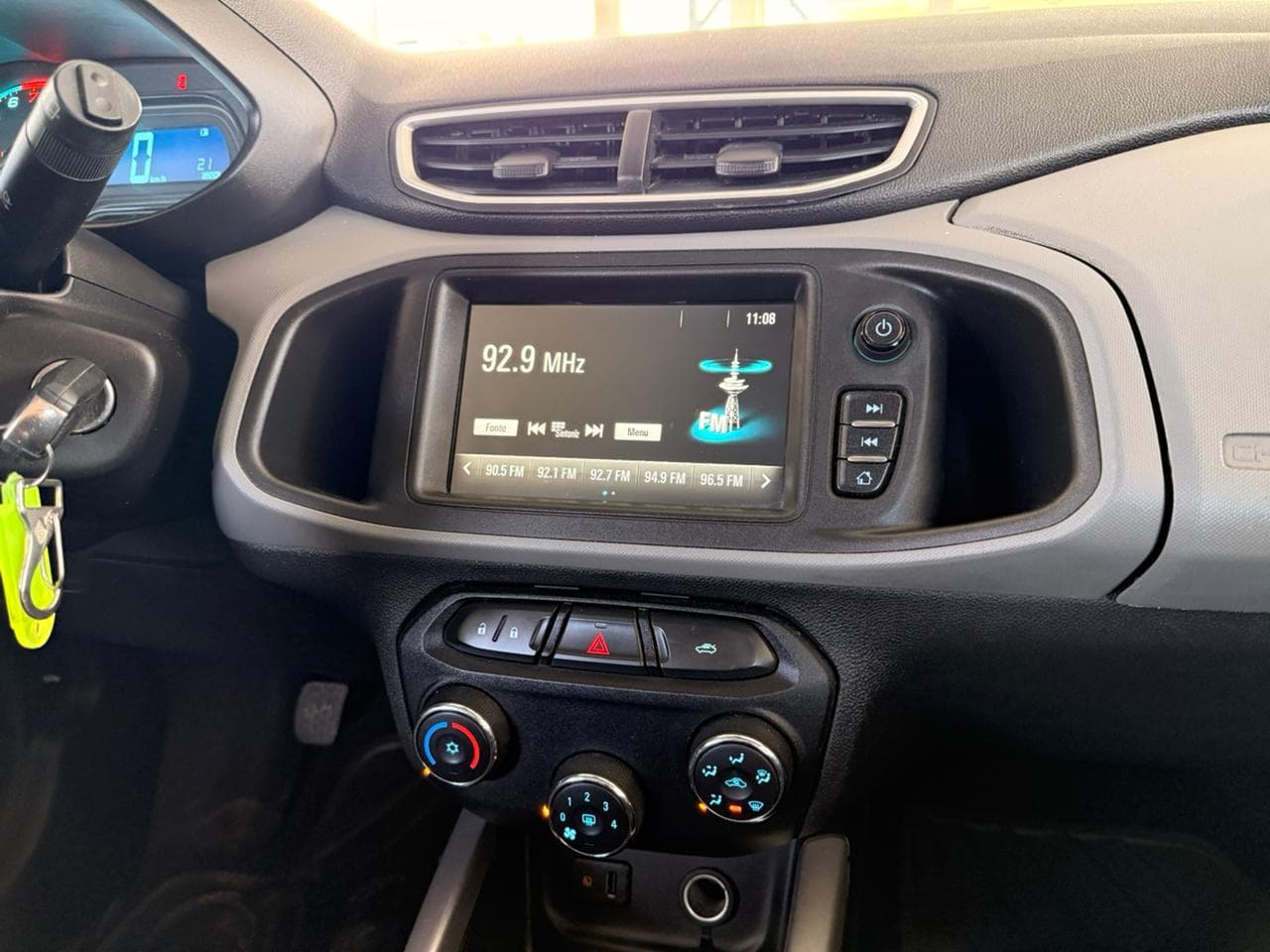 ONIX HATCH LT 1.0 8V FlexPower 5p Mec. - Imagem 8