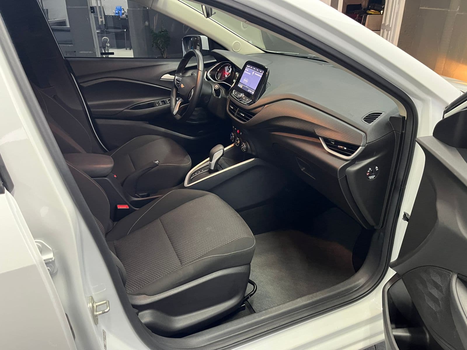 ONIX SEDAN Plus LTZ 1.0 12V TB Flex Aut. - Imagem 8